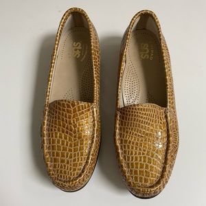beautiful pair of vintage SAS brown loafers